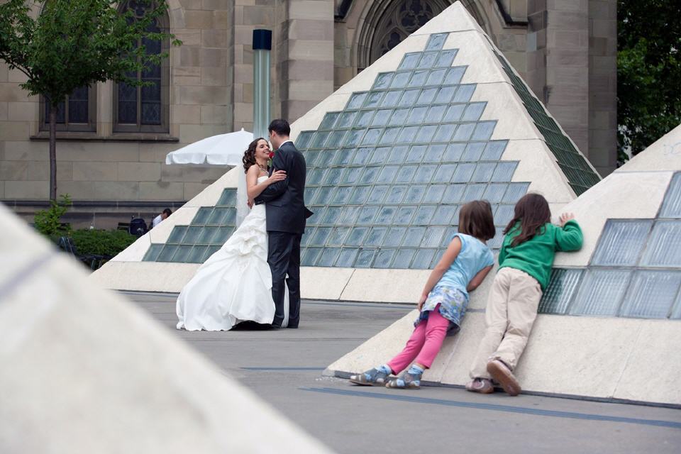 Szene bei der Elisabethenkirche in Basel.